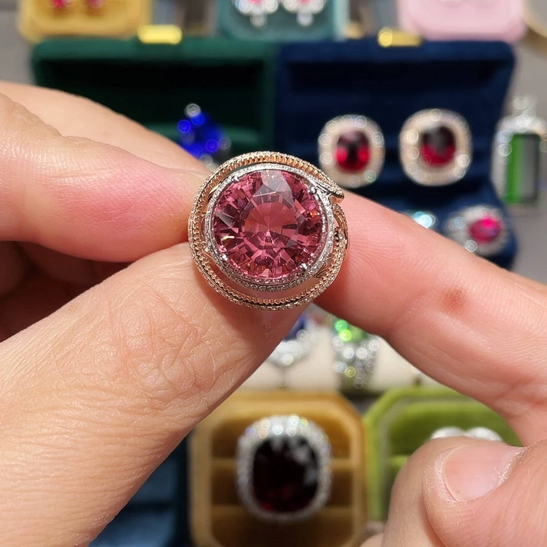 18K金镶嵌碧玺戒指10.75ct