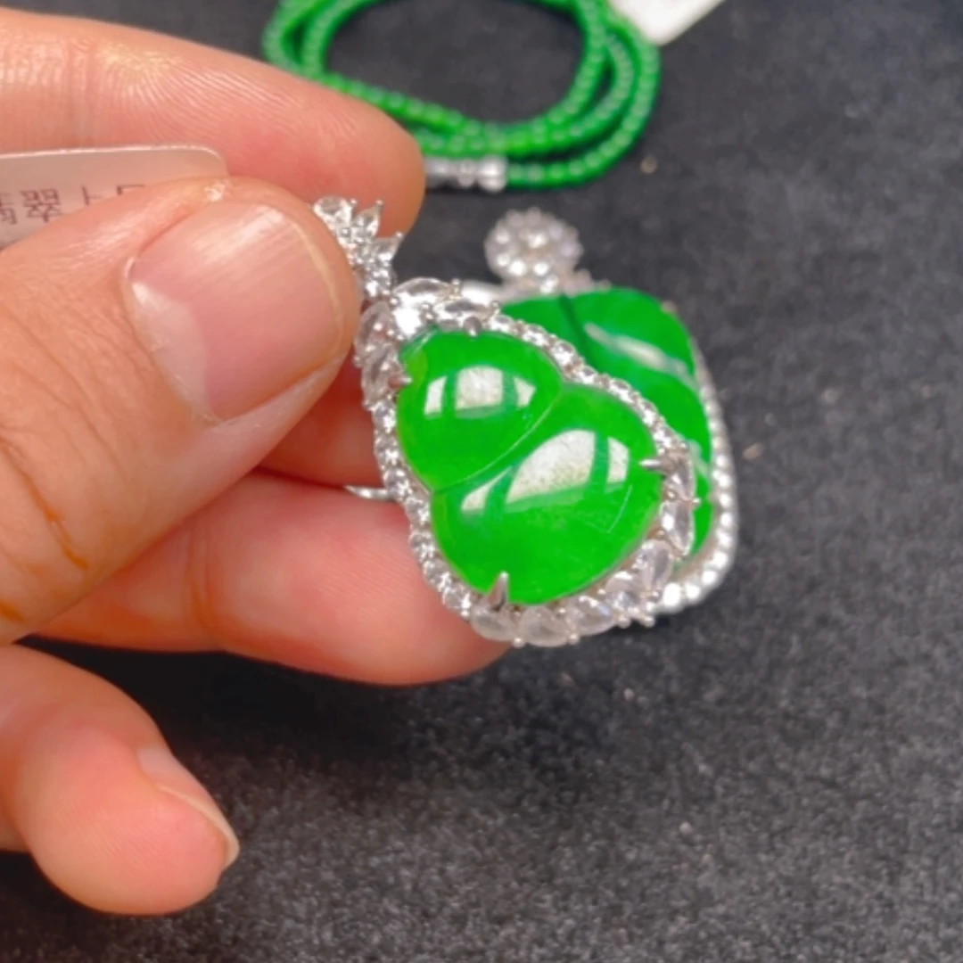 【闪购商品】颈饰银S925镶嵌翡翠吊坠