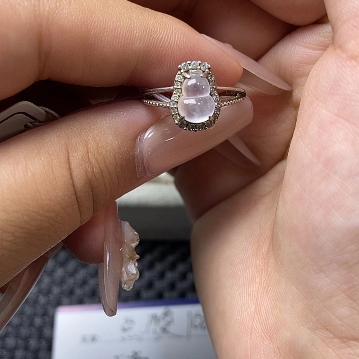 颈饰未镶嵌翡翠戒指