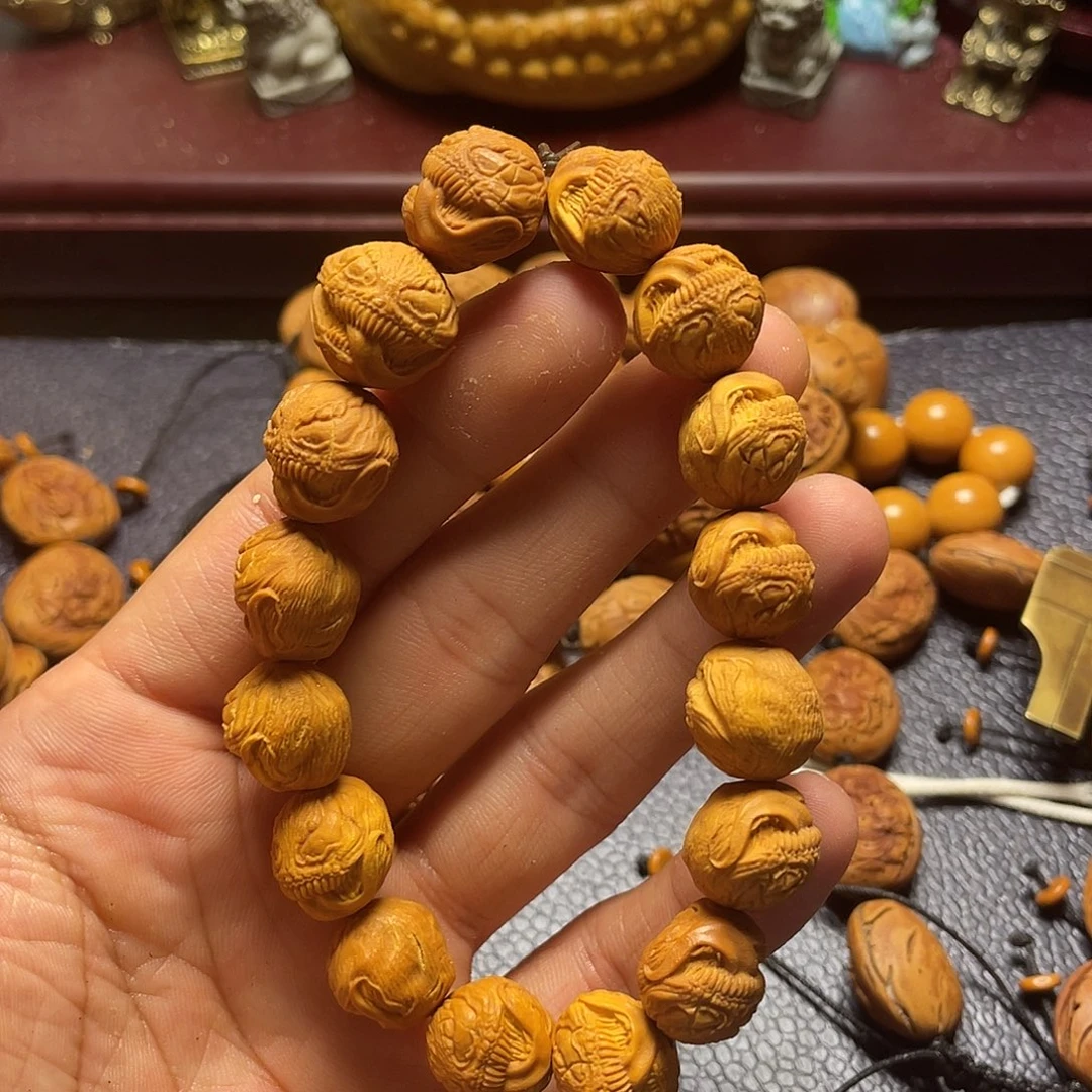 龙纹桃核雕刻瑕疵毒液