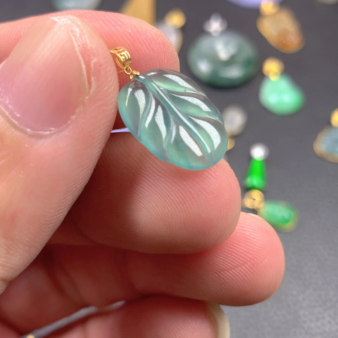 【闪购商品】颈饰18K金镶嵌翡翠翡翠