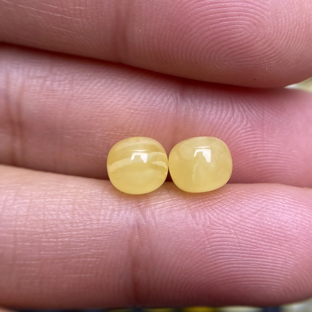 蜜蜡老型对珠6.7×5.8mm，保天然无优化，仅一对，支持复检