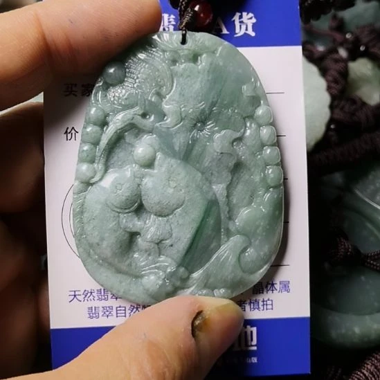 翡翠未镶嵌颈饰挂件