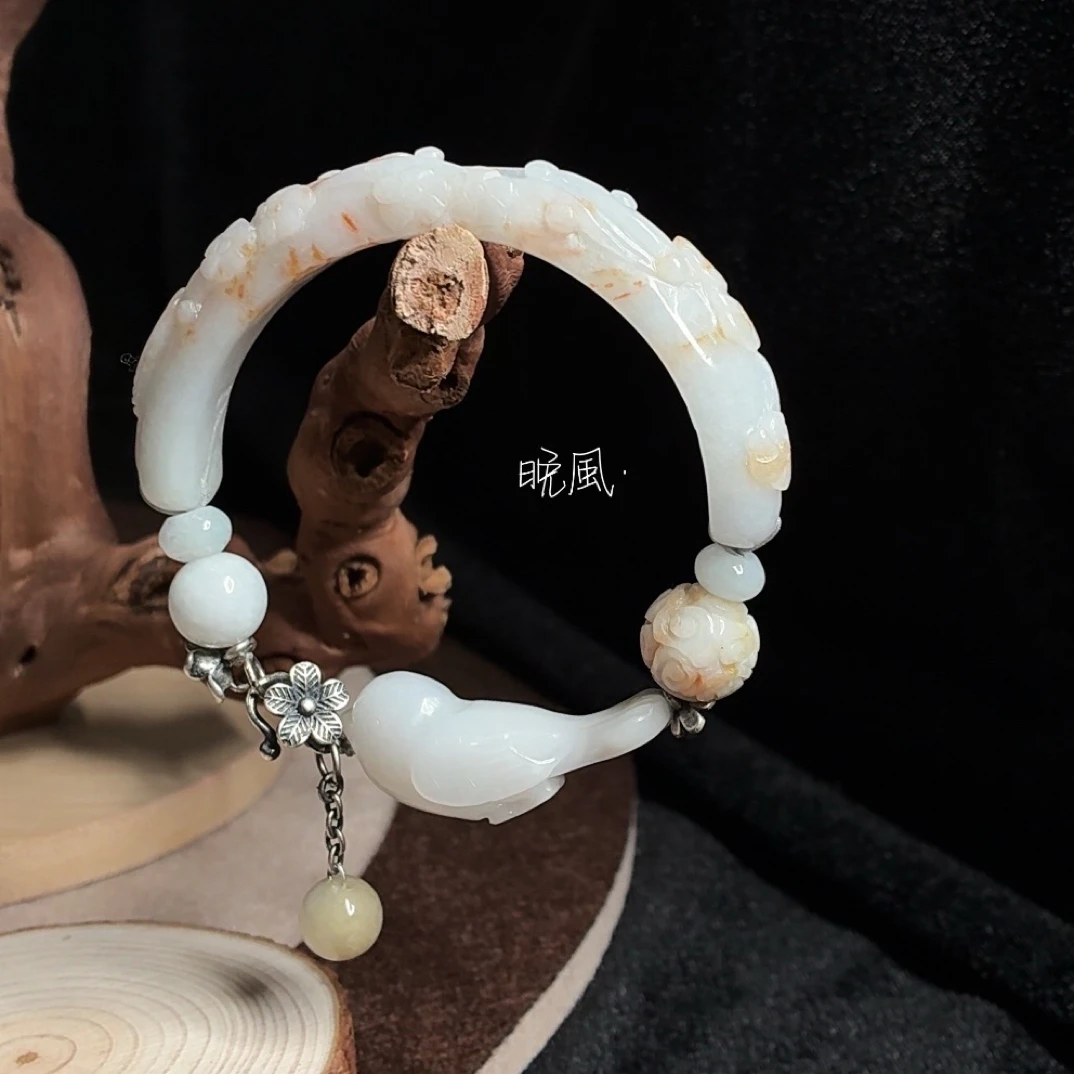 天然缅甸翡翠 天然洒金立体雕刻小鸟大长腿手镯设计款特色