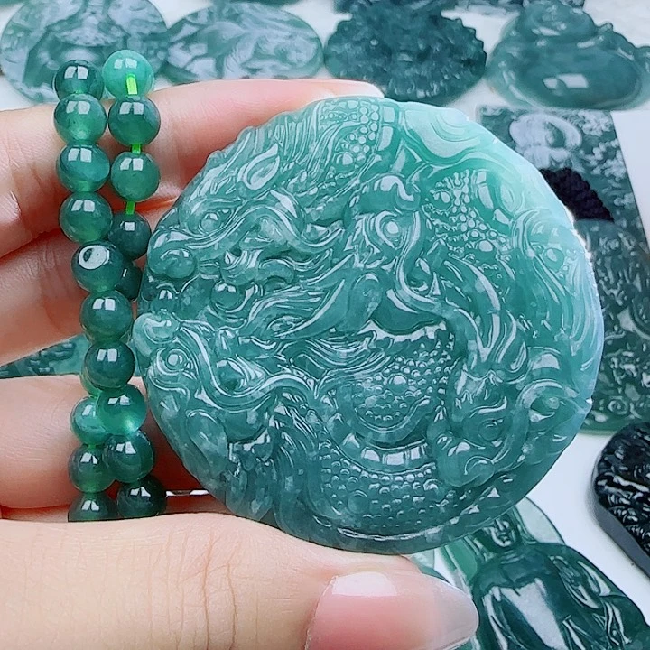 翡翠未镶嵌颈饰多样性发货天然的A货翡翠