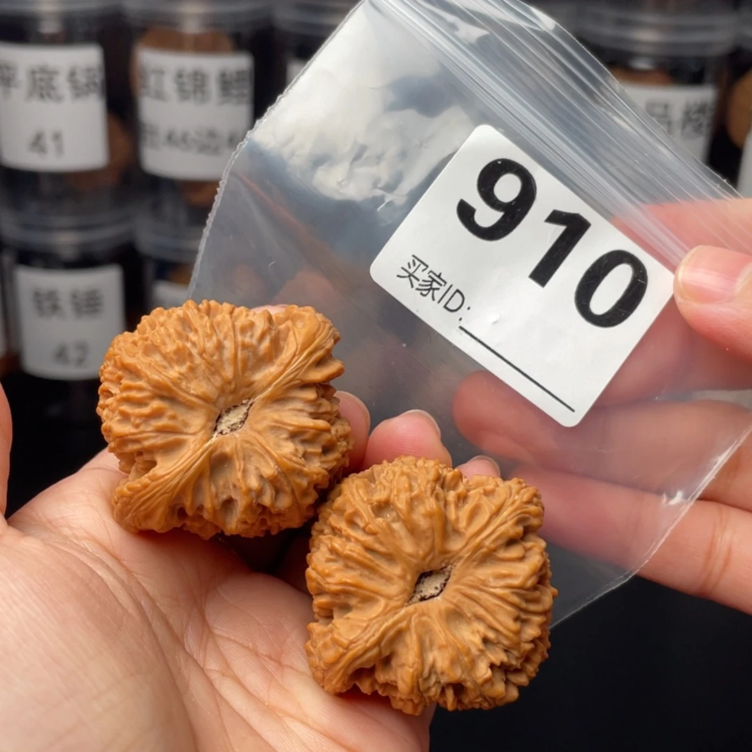 文玩核桃把件42凹底南将石