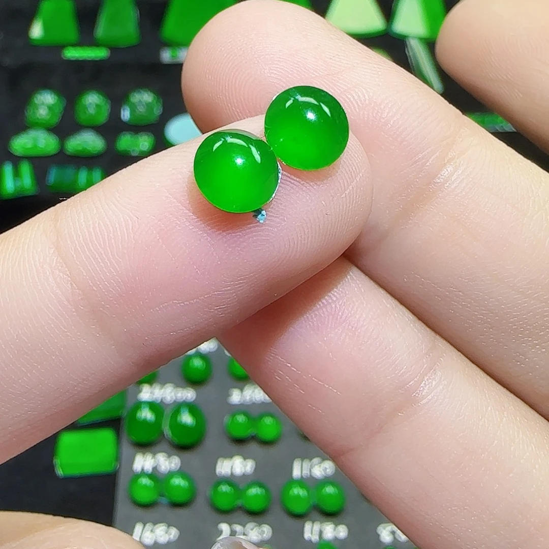 颈饰未镶嵌翡翠蛋面