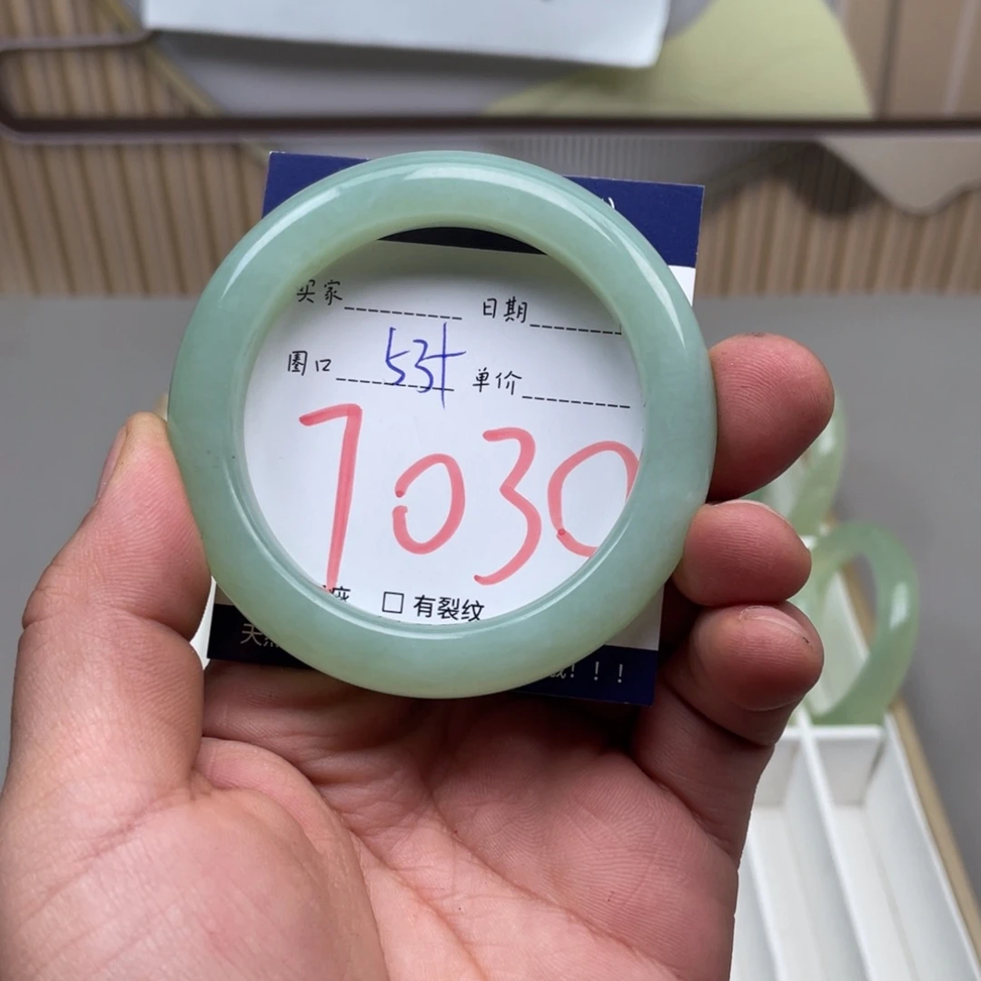 岫玉手镯手镯未镶嵌