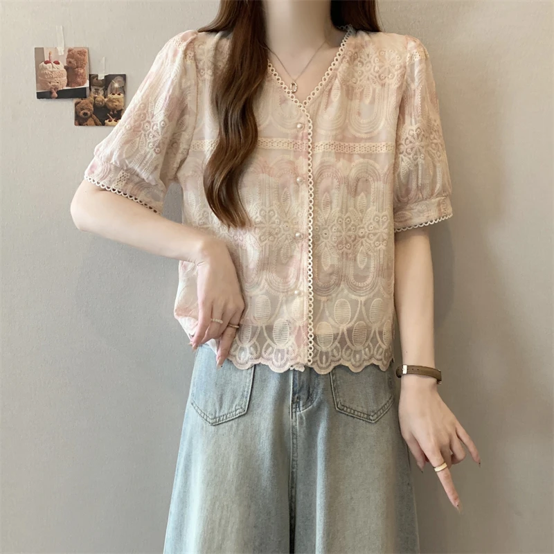 大码遮肚子小香风镂空刺绣小众衬衫女夏季胖妹妹宽松显瘦正肩上衣