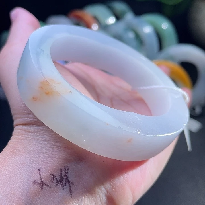 定制翡翠未镶嵌翡翠手镯