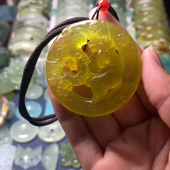 蛇纹石玉未镶嵌颈饰