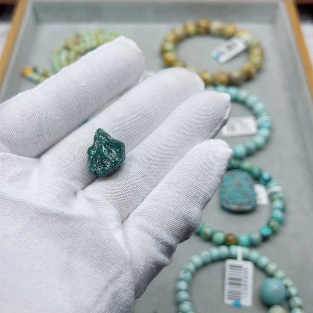绿松石未镶嵌挂件