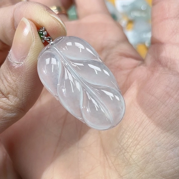 翡翠挂件18K金镶嵌叶子