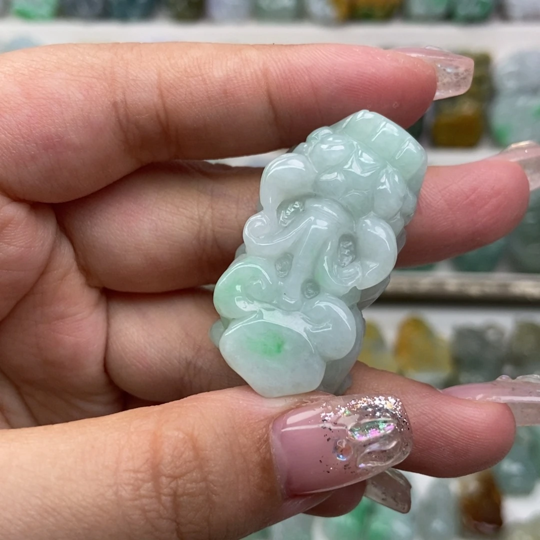 翡翠未镶嵌吊坠(赠链)