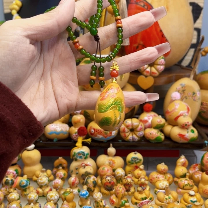 杨****木质类纯手工磨刻葫芦