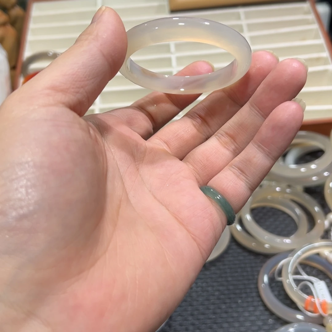 玛瑙/玉髓未镶嵌手镯51圈666