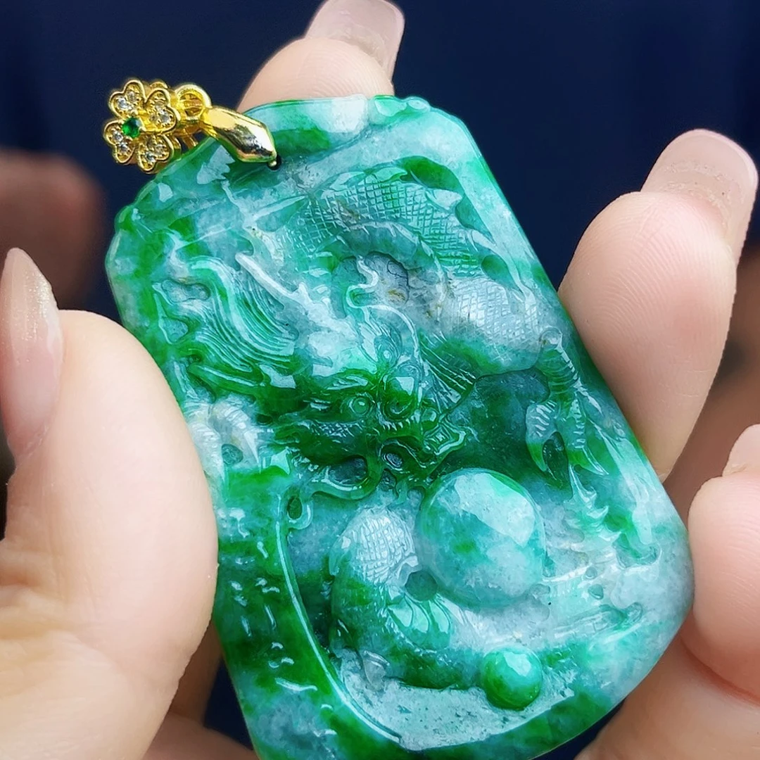 翡翠未镶嵌颈饰多样性