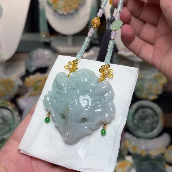颈饰未镶嵌翡翠吊坠