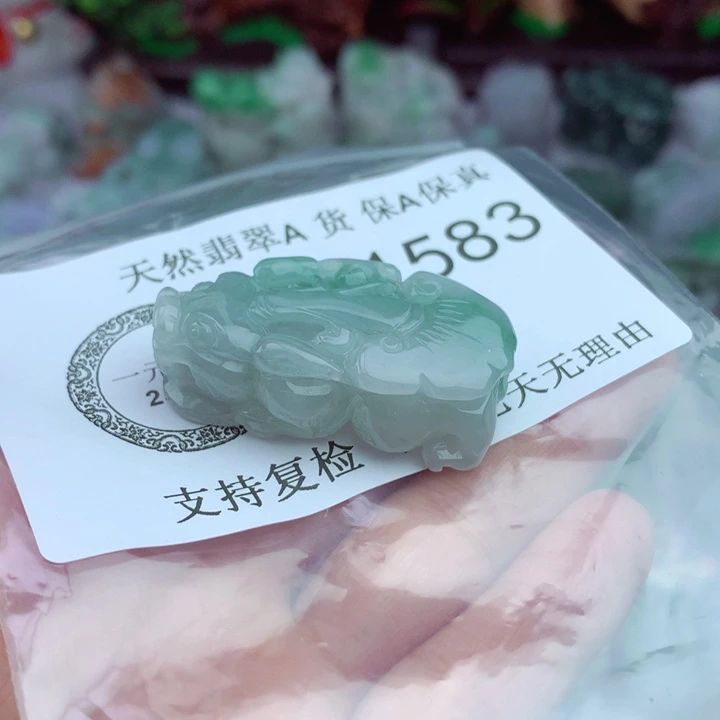 吊坠(不含链)未镶嵌翡翠