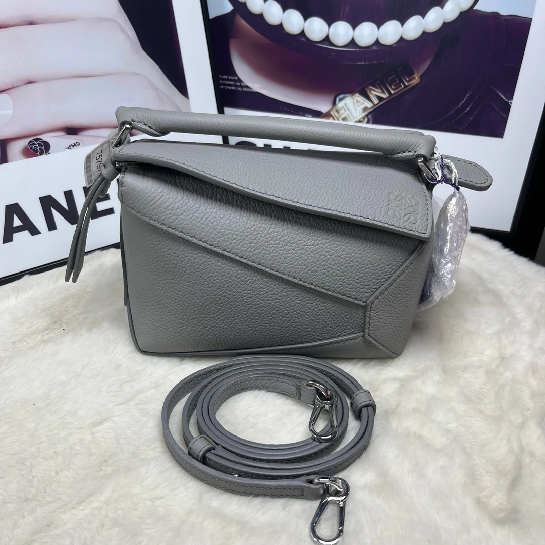 99新 LOEWE/罗意威 新款迷你珍珠灰puzzle