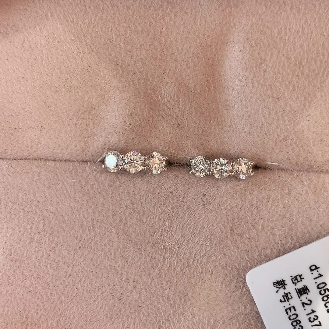 18K金镶嵌实验室培育钻石单颗16分三钻耳圈