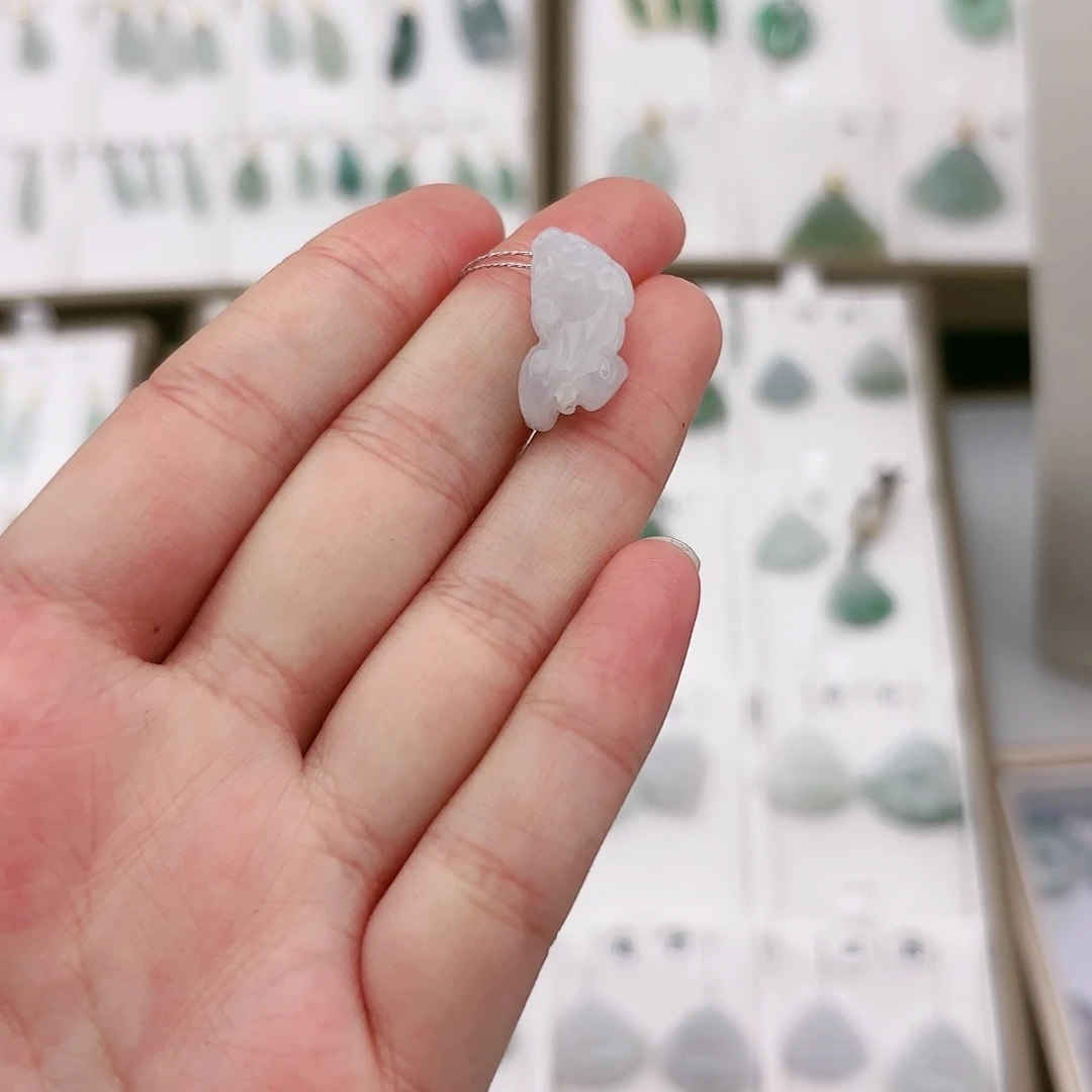 翡翠颈饰未镶嵌貔貅