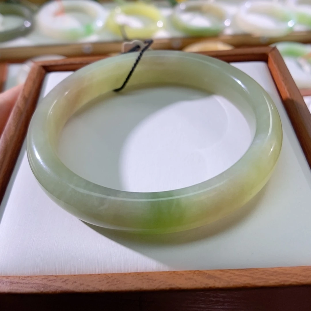 【闪购商品】未镶嵌手镯和田玉（翠青玉）