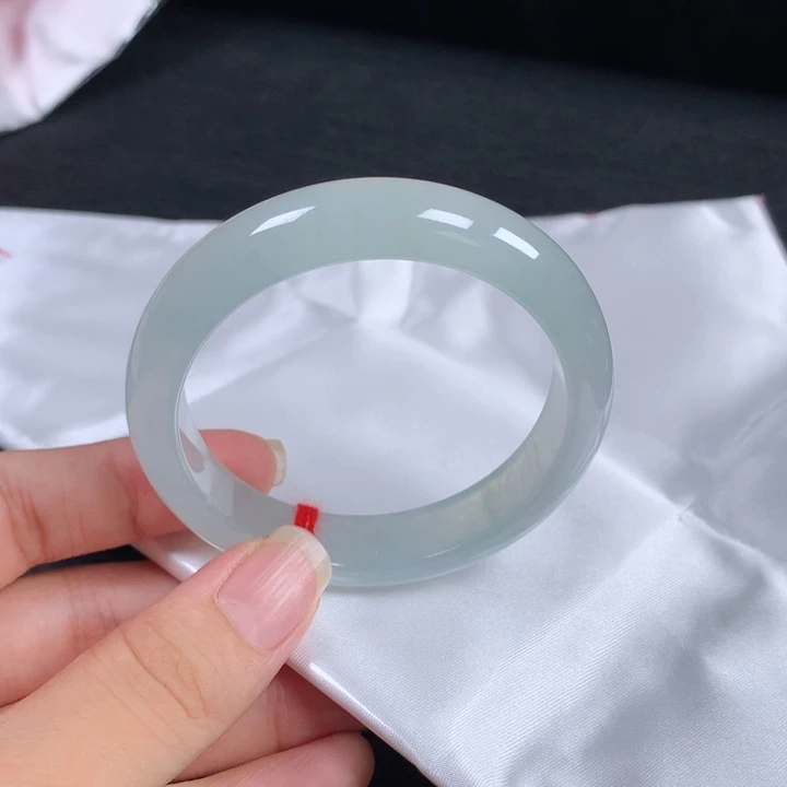 翡翠未镶嵌手镯