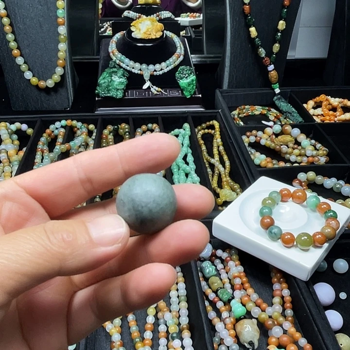 往***事翡翠未镶嵌颈饰单珠