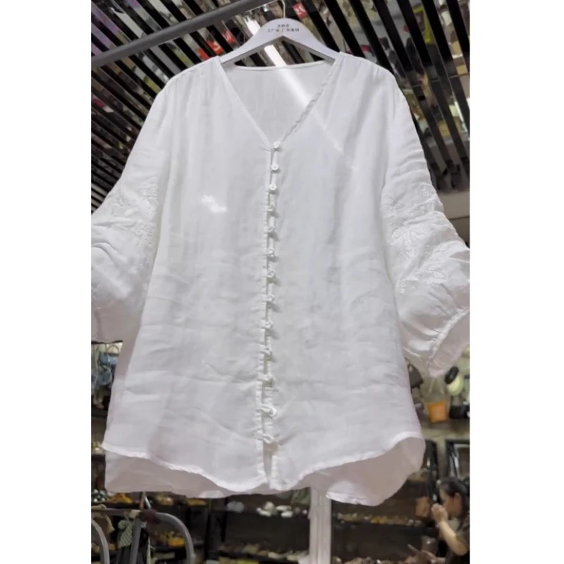 2025夏季薄款大码女装高腰V领前扣设计中袖显瘦刺绣束口边衬衫