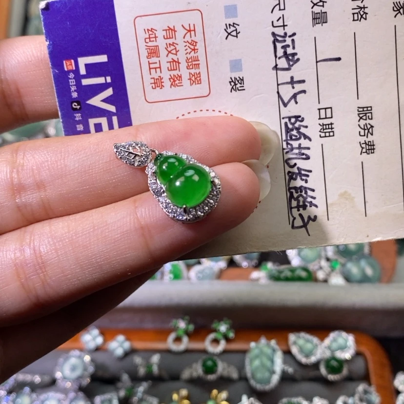 【闪购商品】翡翠未镶嵌颈饰微瑕