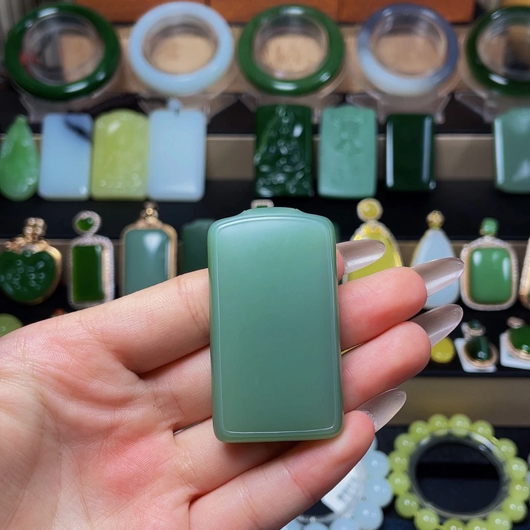 颈饰未镶嵌和田玉·粉青无事牌