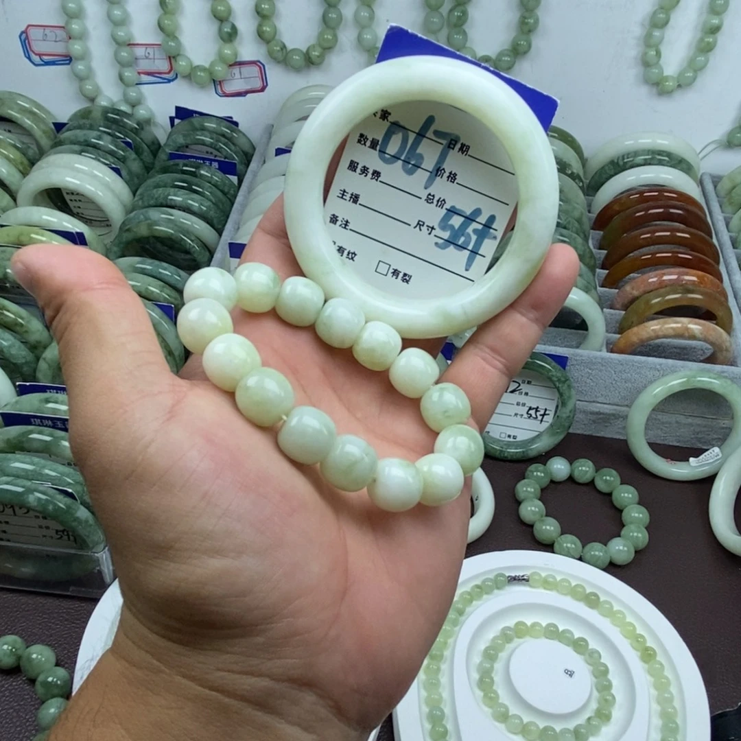 蛇纹石玉未镶嵌手镯