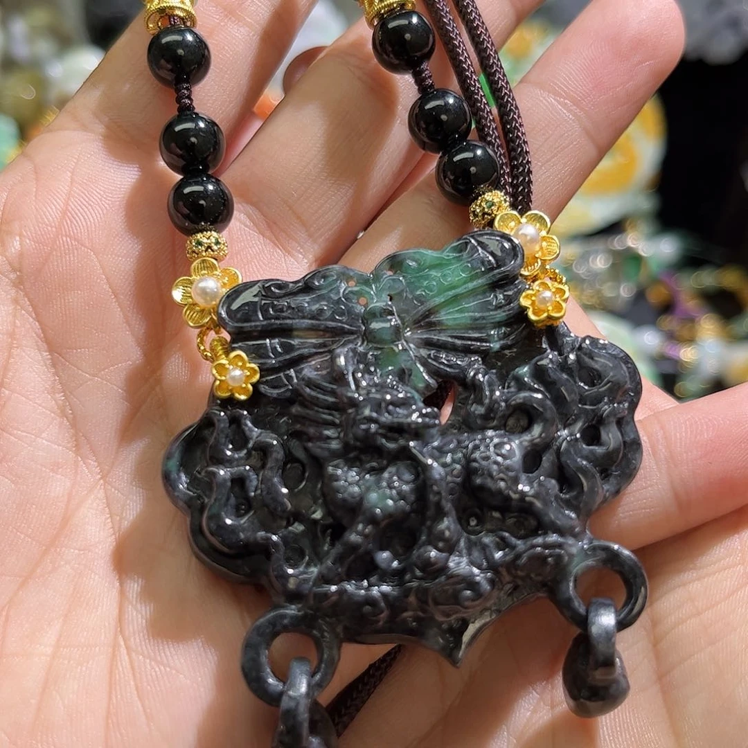 翡翠未镶嵌颈饰待编织