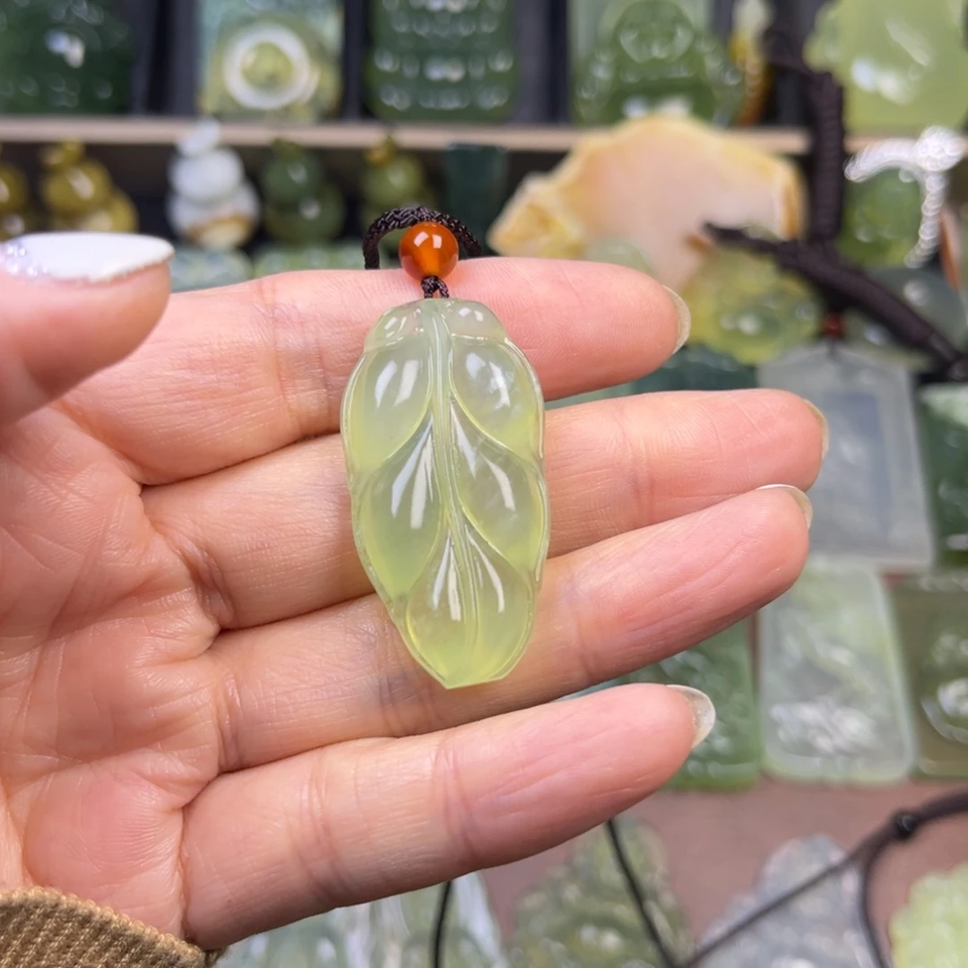 蛇纹石玉未镶嵌吊坠(赠链)