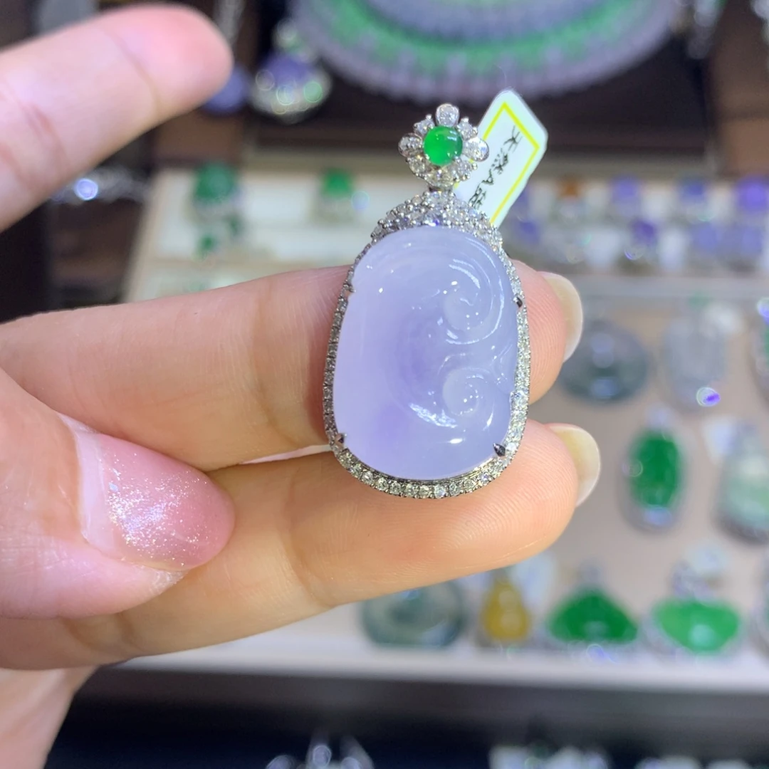翡翠18K金镶嵌颈饰翡翠