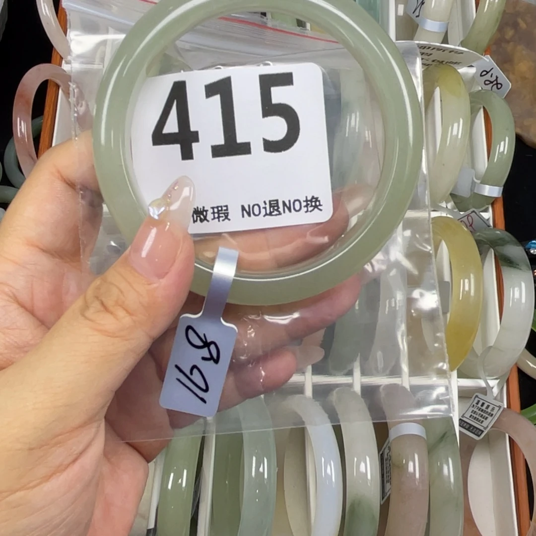 爱***蕾未镶嵌手镯石英质玉60-415