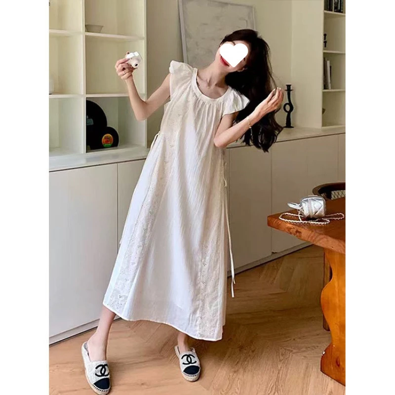 白色小飞袖连衣裙女夏2025新款慵懒宽松遮肚显瘦蕾丝拼接法式长裙