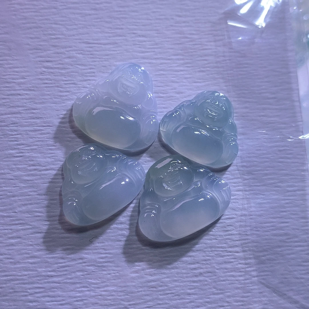 翡翠未镶嵌颈饰一手