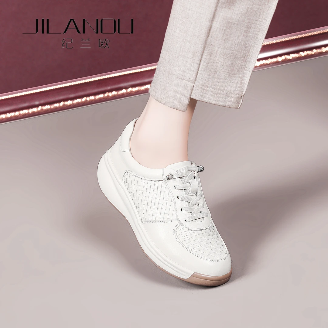 时尚编织真皮休闲鞋女2025秋季新款厚底妈妈单鞋白色软底德训女鞋