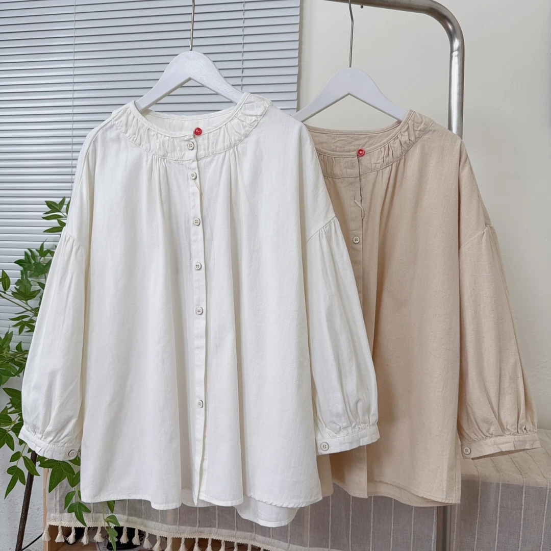 日系文艺灯笼袖衬衫圆领落肩红扣点缀俏皮减龄可爱棉麻肌理感衬衫