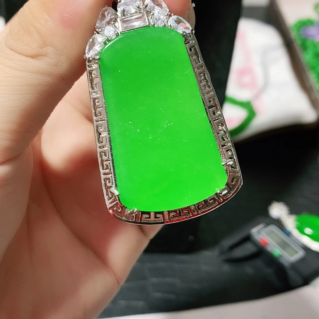 翡翠颈饰银S925镶嵌吊坠