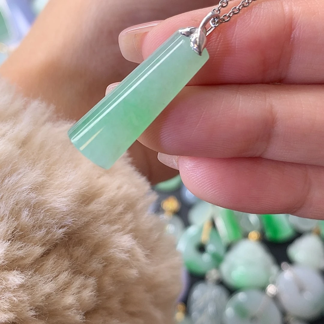 【闪购商品】翡翠吊坠(赠链)18K金镶嵌