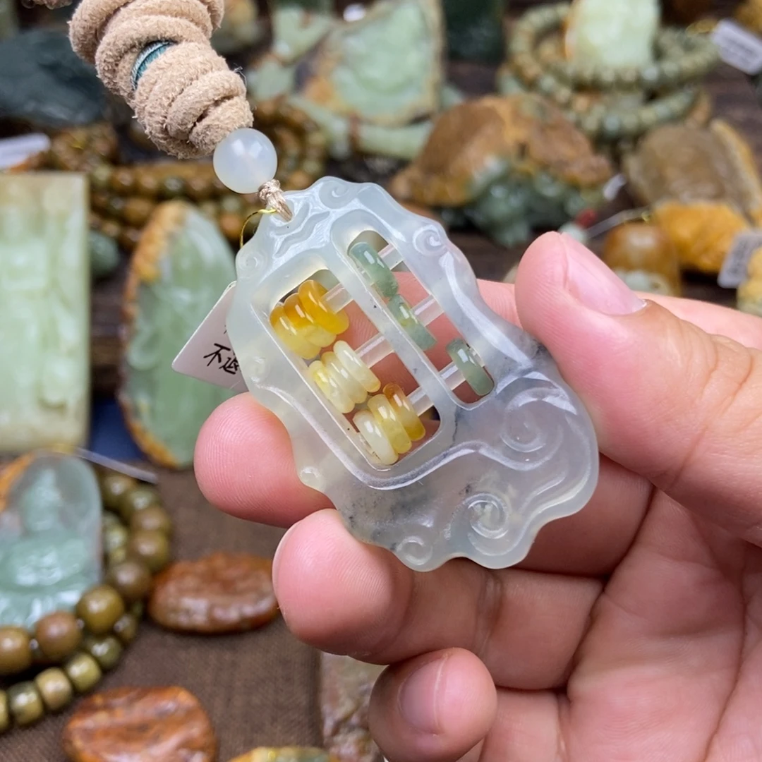 蛇纹石玉合金挂坠