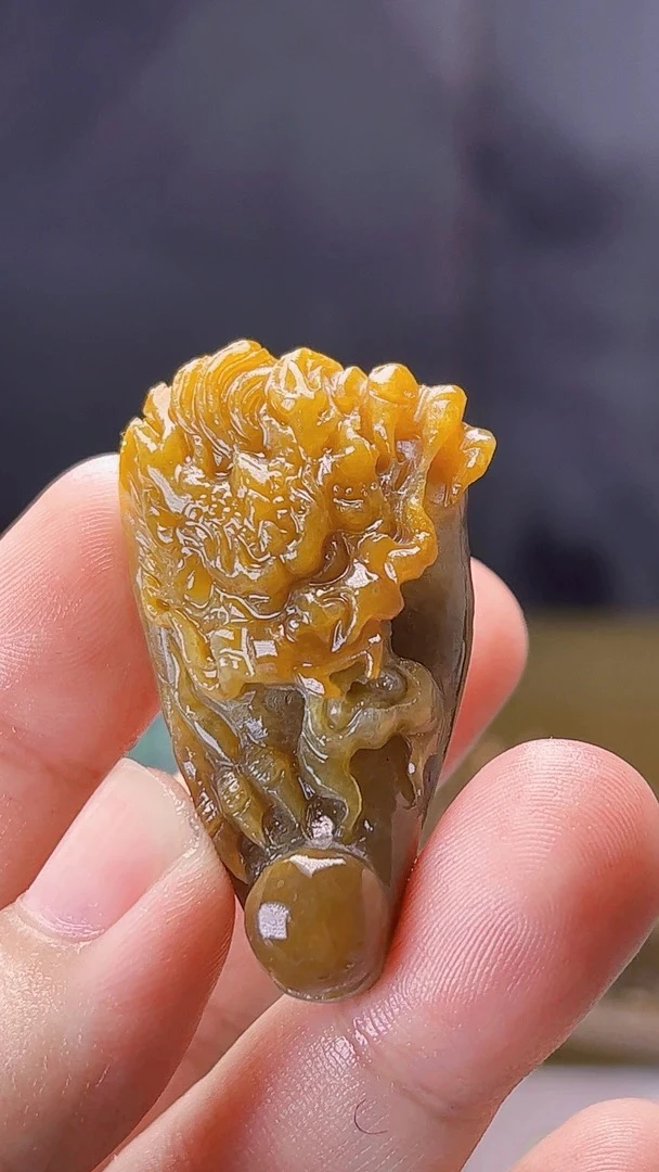 【新春福利好物】天然缅甸翡翠满油黄翡龙牌毛货买断需抛光