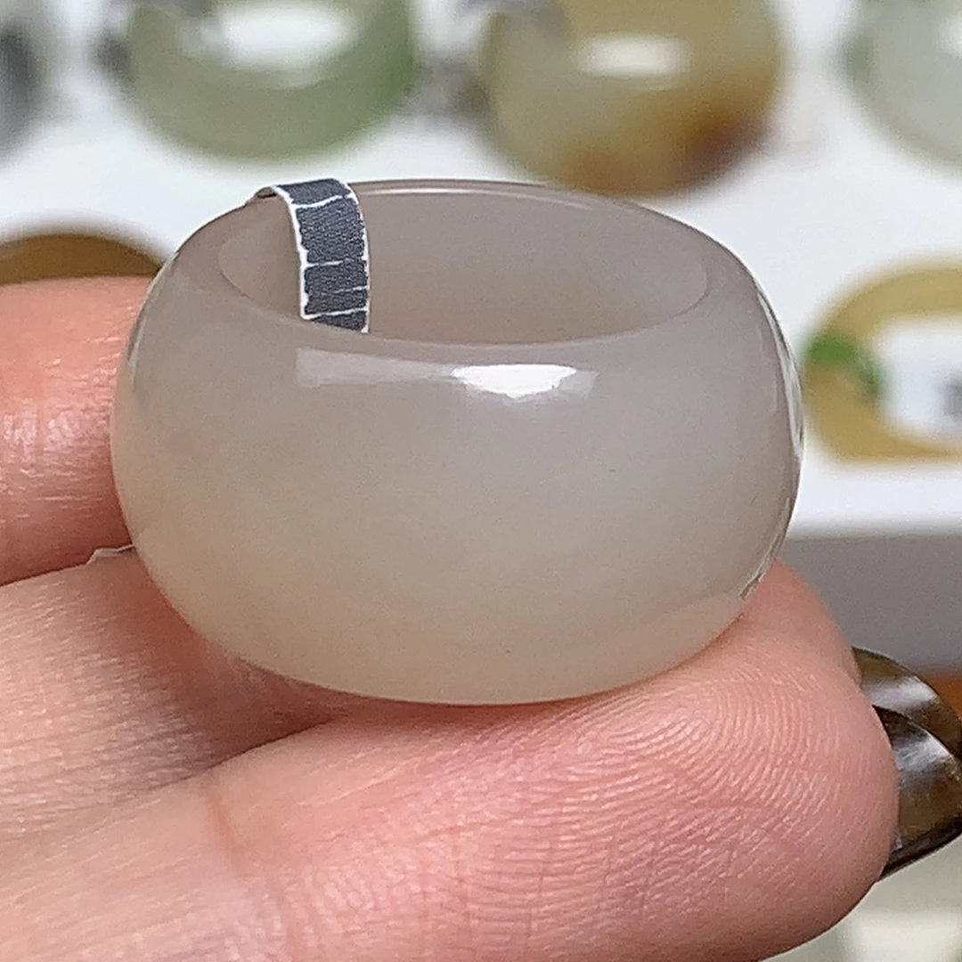 未镶嵌戒指和田玉