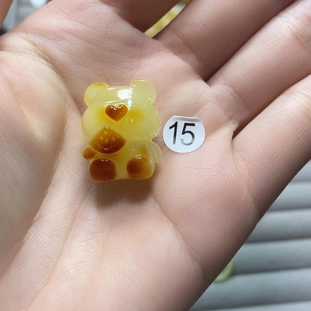 琥珀裸石未镶嵌，