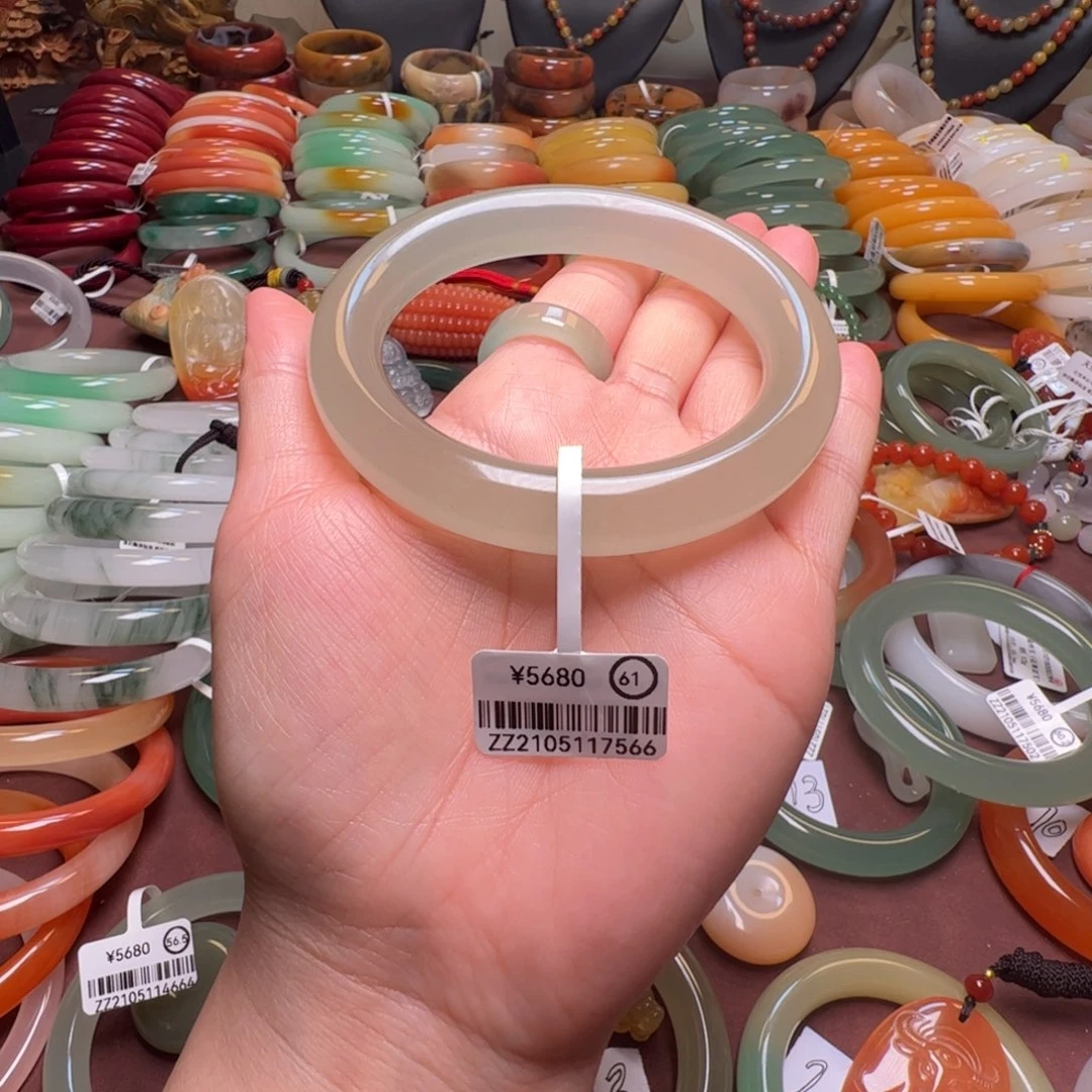 曙***光石英岩玉未镶嵌手镯