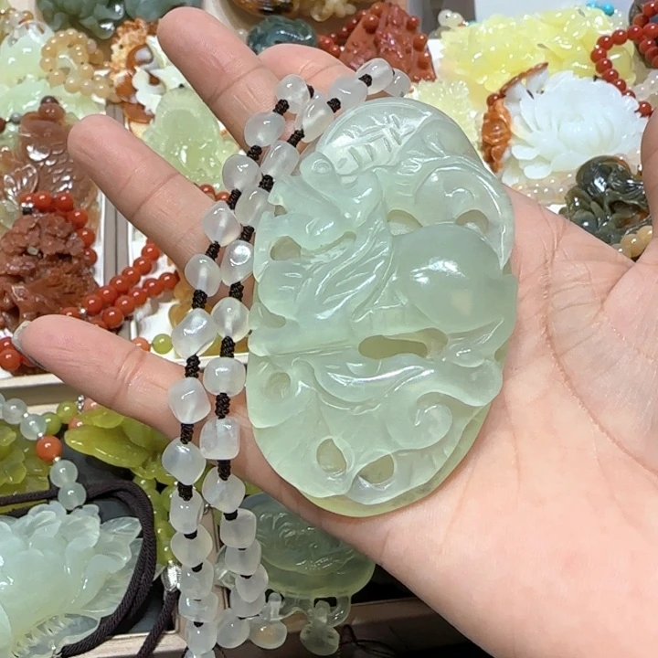 未镶嵌蛇纹石玉吊坠