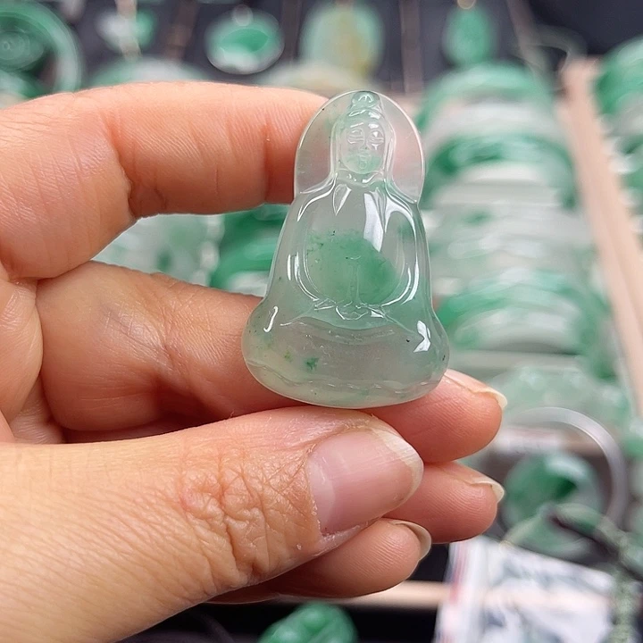 颈饰未镶嵌石英质玉